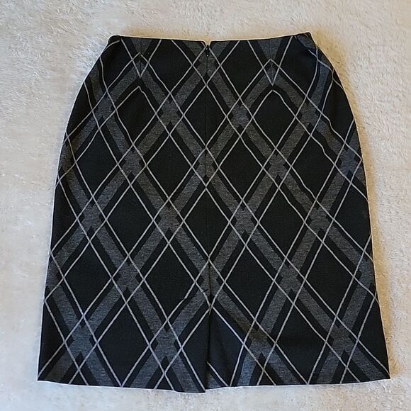 Pencil skirt by Halogen plaid size 2 petite knee length - Picture 2 of 7